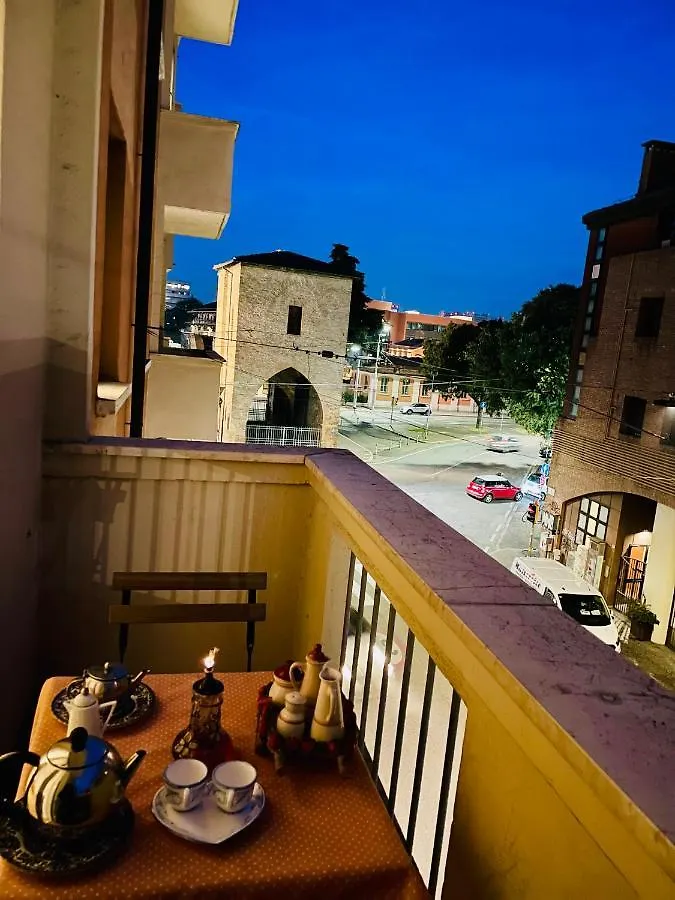 Castle Door House - Single Rooms With Double Beds Near Central Train Station Bolonia 0*,