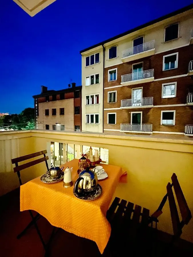 Castle Door House - Single Rooms With Double Beds Near Central Train Station Bolonia