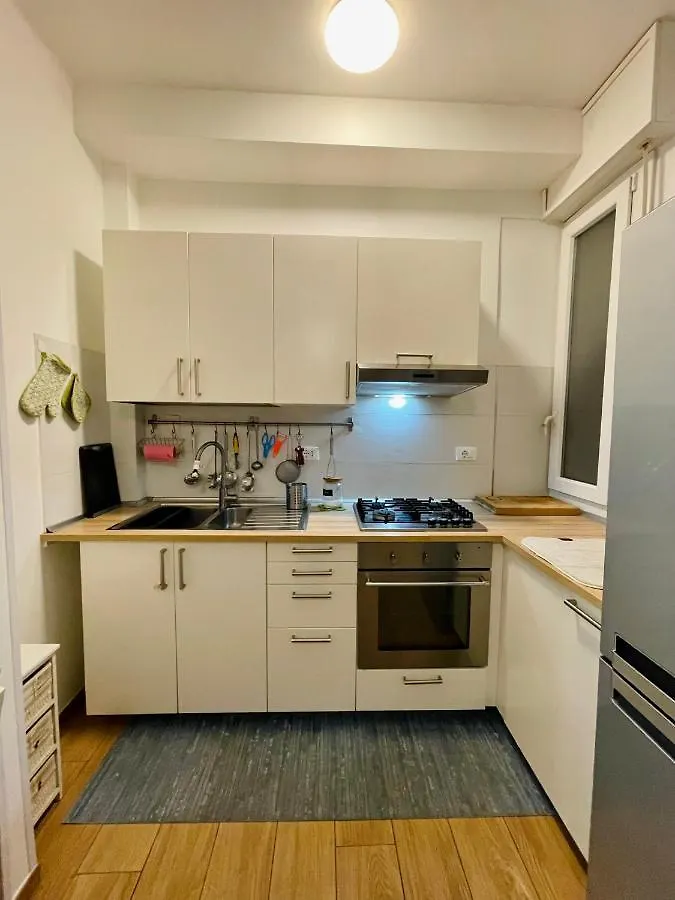 Castle Door House - Single Rooms With Double Beds Near Central Train Station Bolonia